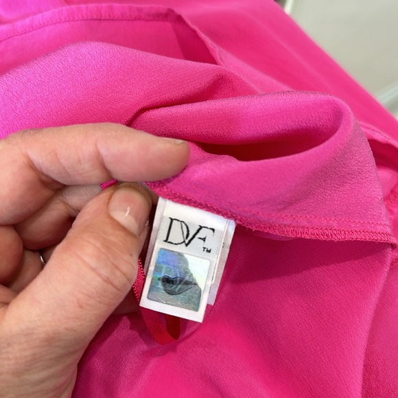 Diane von Furstenberge preloved silk blouse, size 8 - Picture 8 of 8